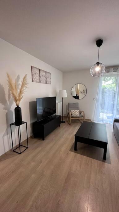 Appartement A Fleury-Merogis Proche De Paris Экстерьер фото